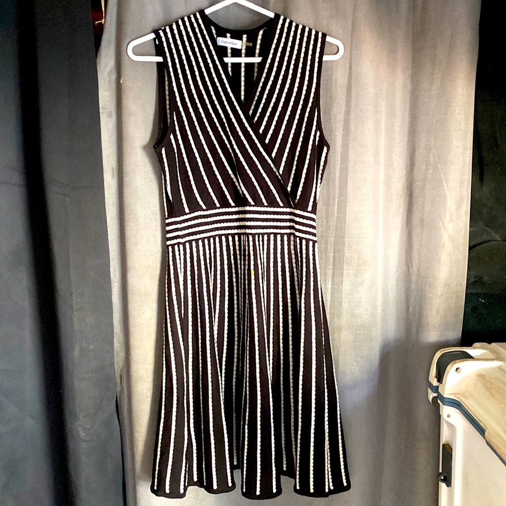 NEVER WORN. CALVIN KLEIN. KNIT DRESS
